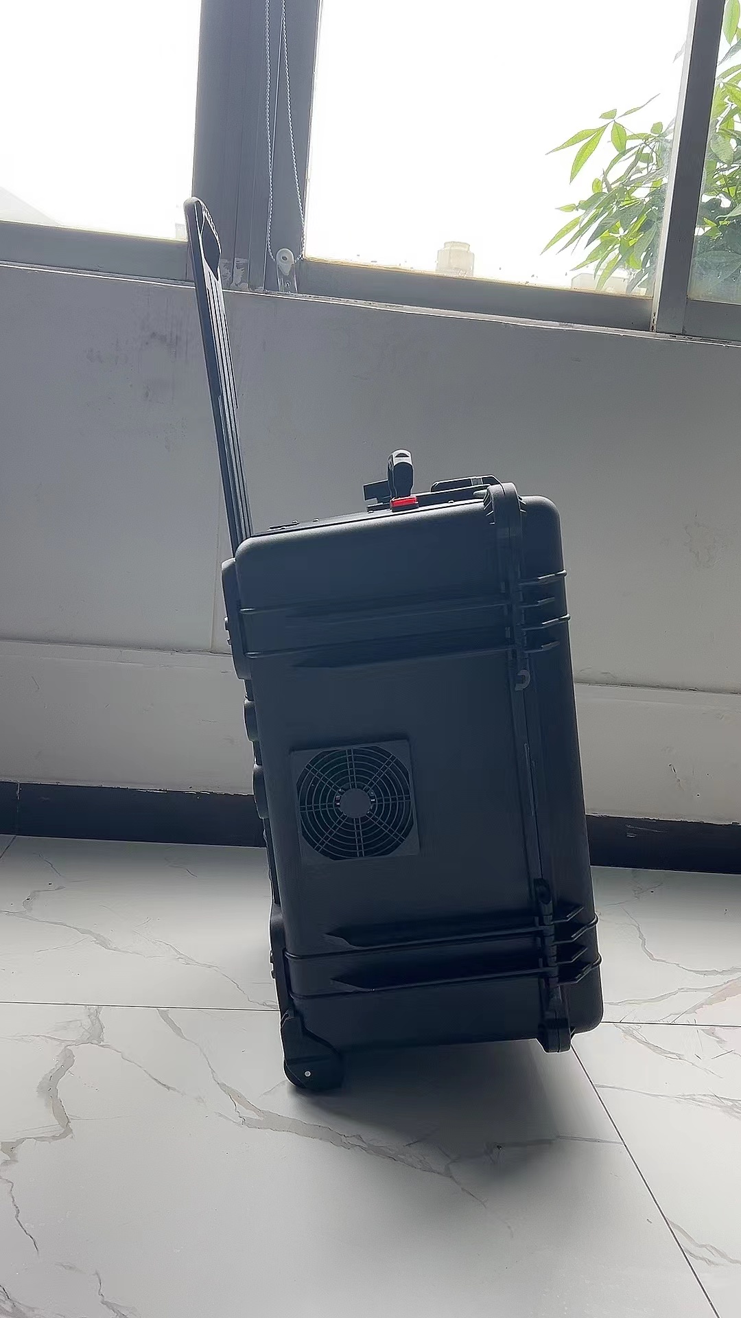 日照手拉箱型移动通信干扰器